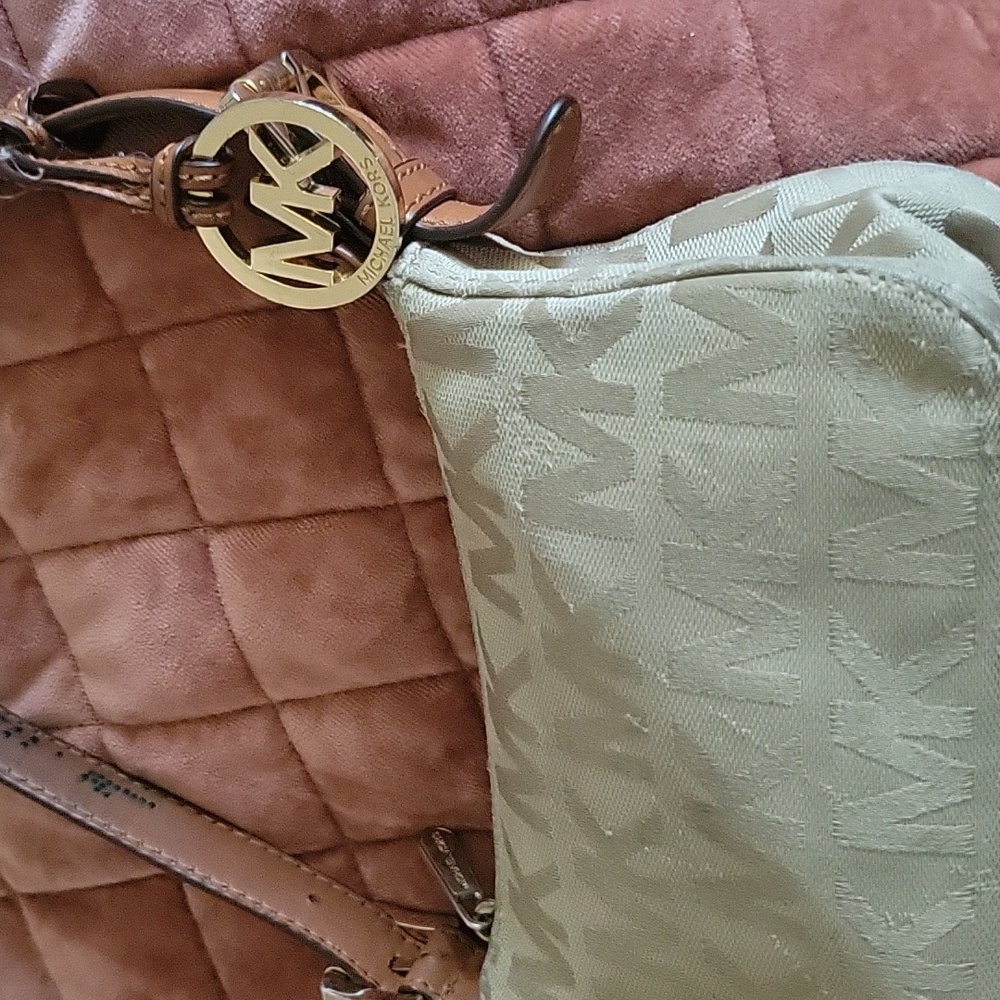 Purse - Picture 2 of 4